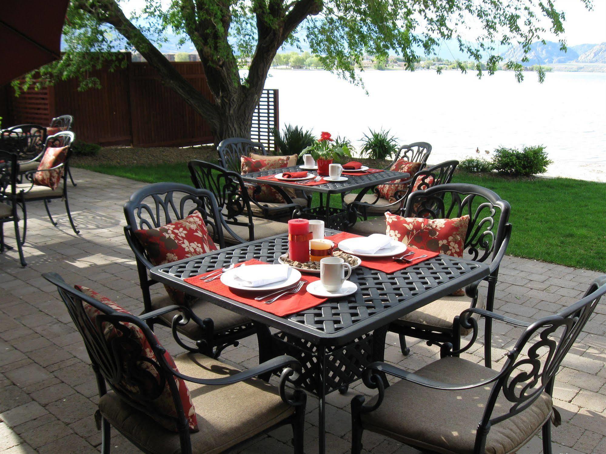 Desert Surfside Waterfront Accommodations Osoyoos Exteriör bild