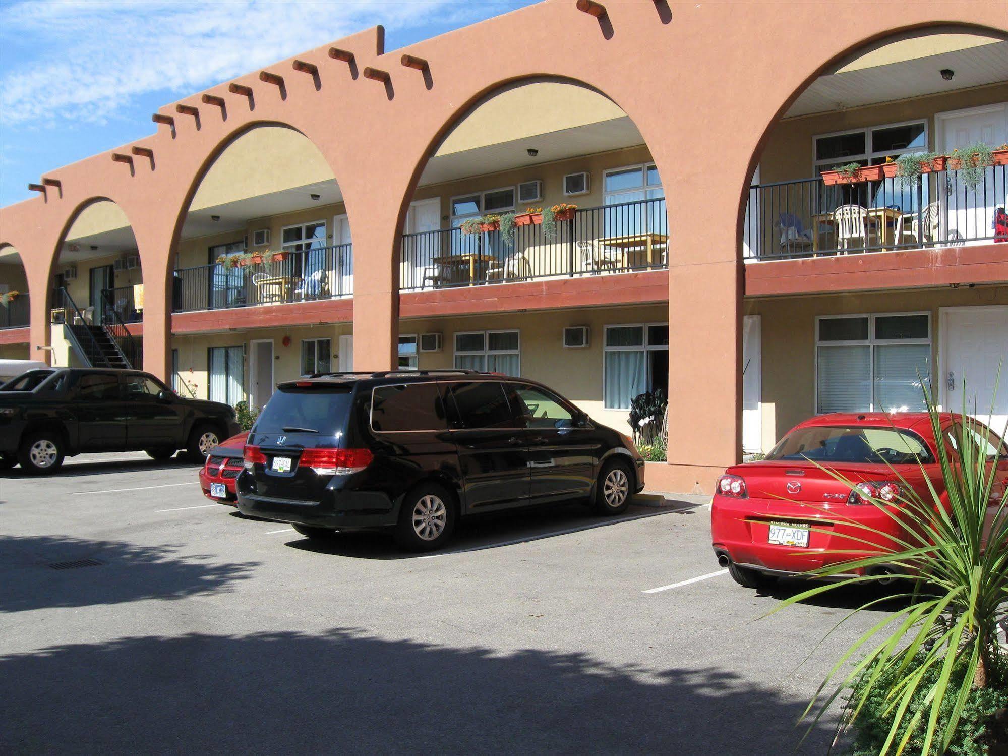 Desert Surfside Waterfront Accommodations Osoyoos Exteriör bild